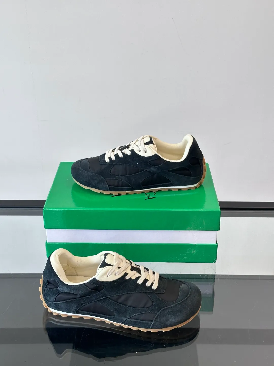p600 "Bv" new orbit👫 casual sneakers for couples, the retro style of the millennium is so handsome, a super cool fashion item, the most important thing is that it feels incomparably comfortable on the feet, and the design style is also perfect. It will definitely be the one you wear most in daily life, original development, high quality presentation! Size: 35-45 (men’s size 38.45 customized)